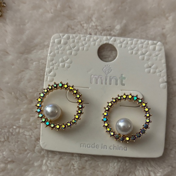Mint Jewelry - Gold-Tone Crystal Circle Earrings with Pearl Accent